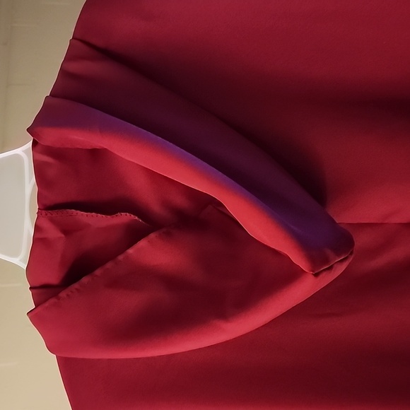 Handmaid's Tale Robe - Picture 3 of 3